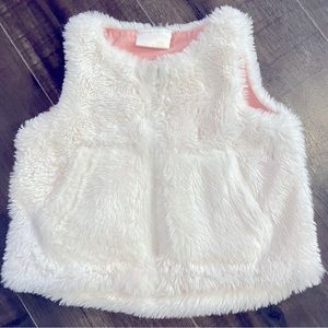 AMAZING CONDITION - Furry Zip Up Vest With Pockets - SIZE: 6-12 Months